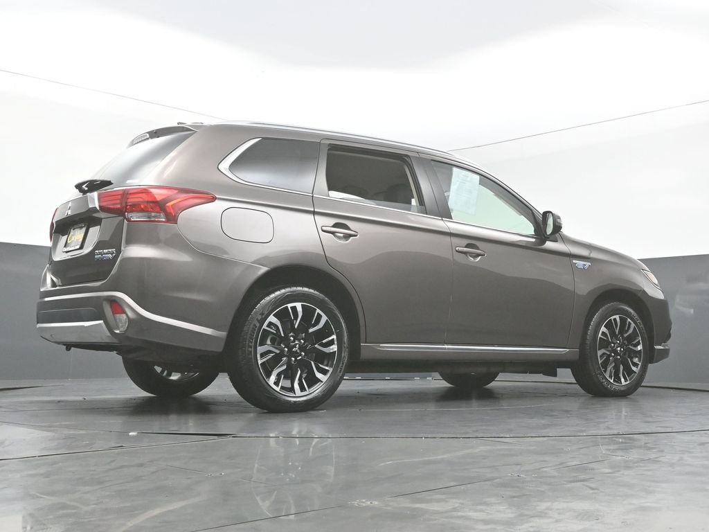 Used 2018 Mitsubishi Outlander SEL image 44