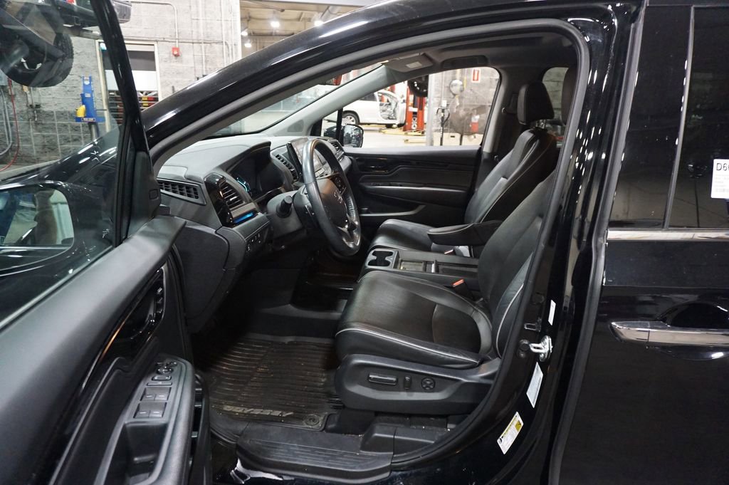 Used 2023 Honda Odyssey Elite image 2
