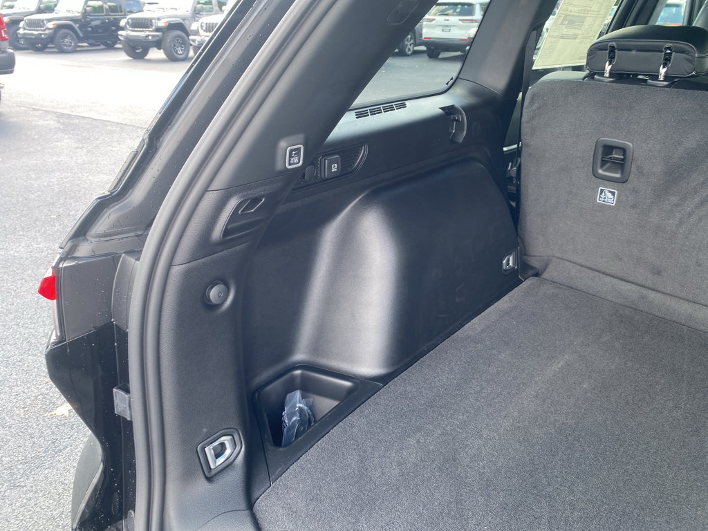 New 2027 Jeep Grand Cherokee Altitude AWD/4WD image 12