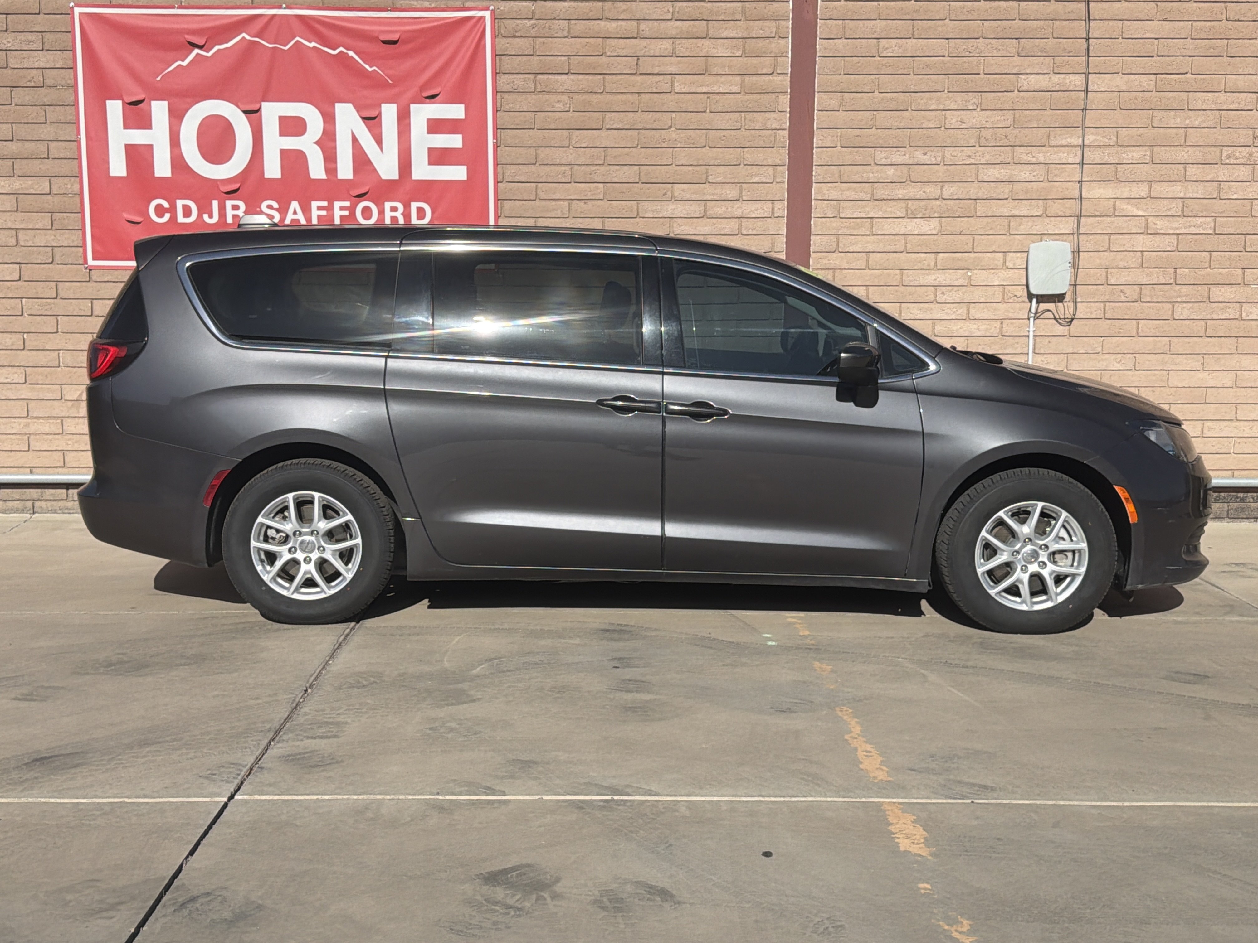 Used 2020 Chrysler Voyager LX FWD image 7