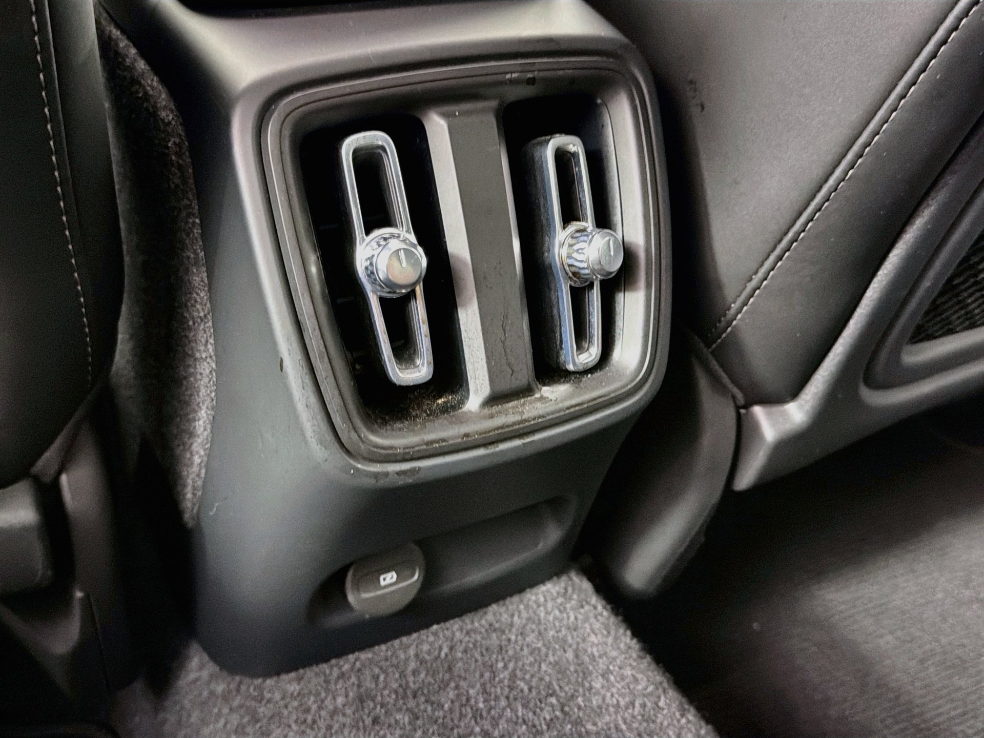 Certified 2023 Volvo C40 Recharge Core AWD/4WD image 27