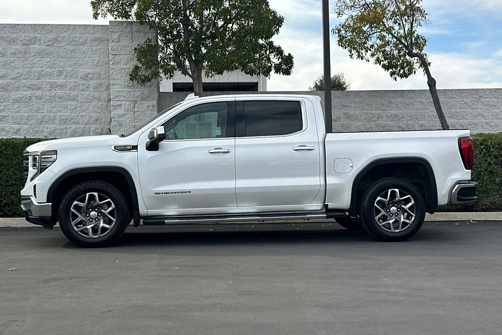 Used 2022 GMC Sierra 1500 SLT w/ SLT Convenience Package image 7