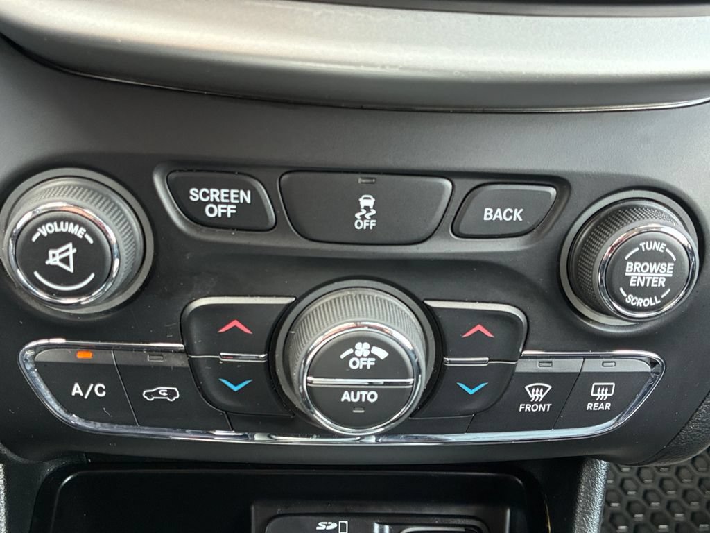 Used 2014 Jeep Cherokee Trailhawk w/ Comfort/Convenience Group AWD/4WD image 7