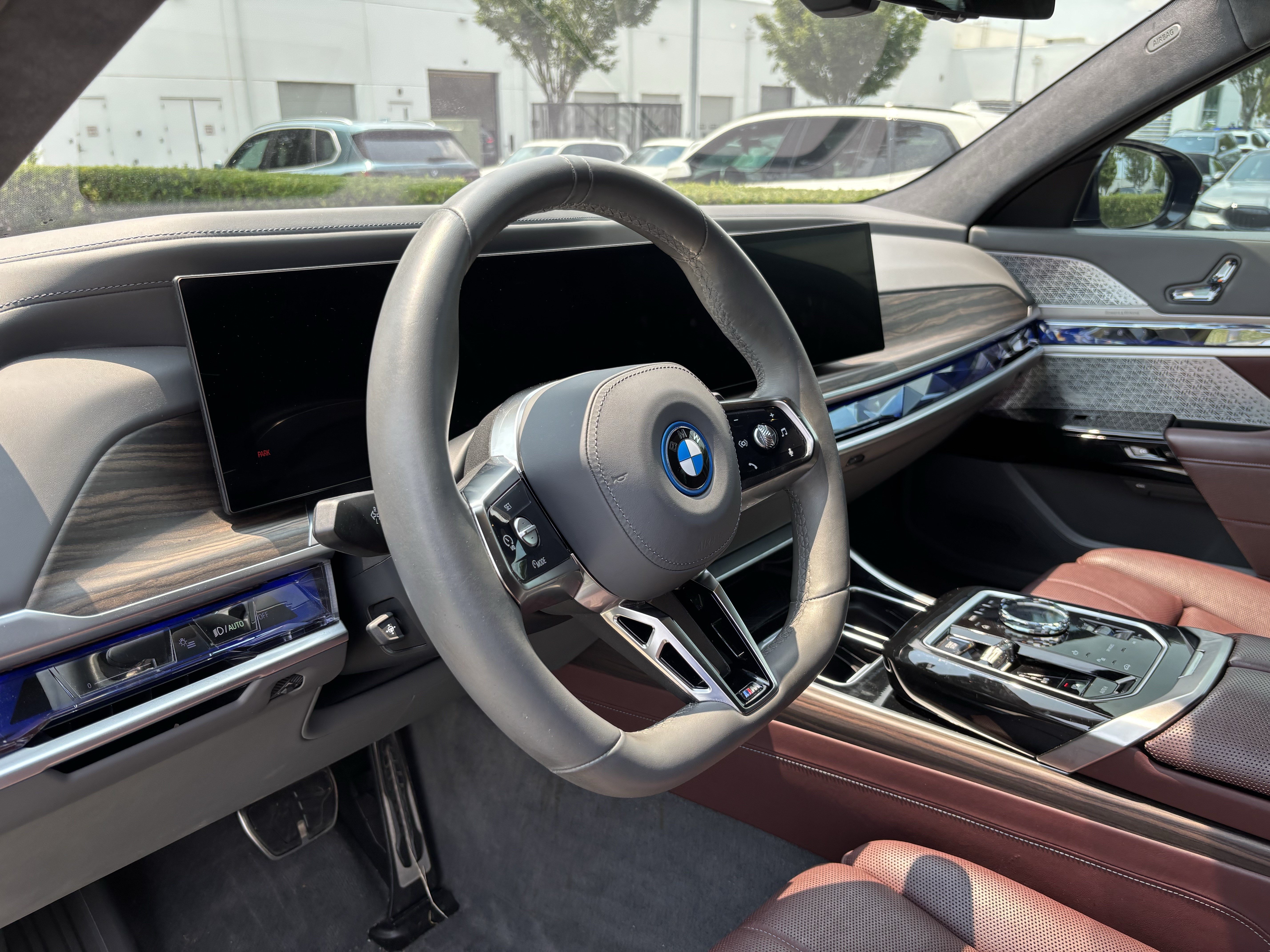 Used 2023 BMW i7 xDrive60 AWD/4WD image 17