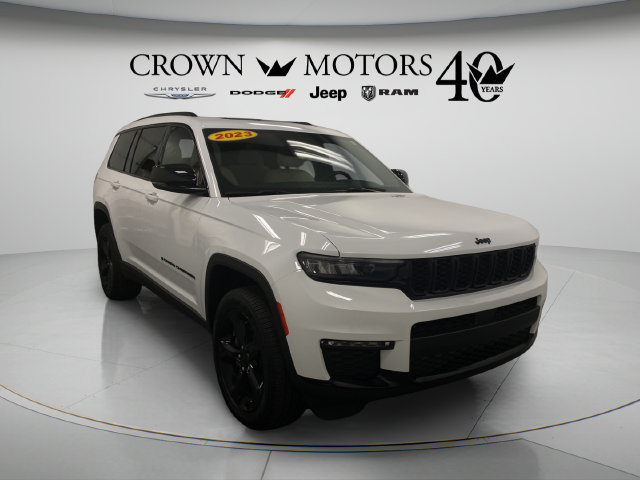 Used 2023 Jeep Grand Cherokee L Limited w/ Black Appearance Package AWD/4WD image 9