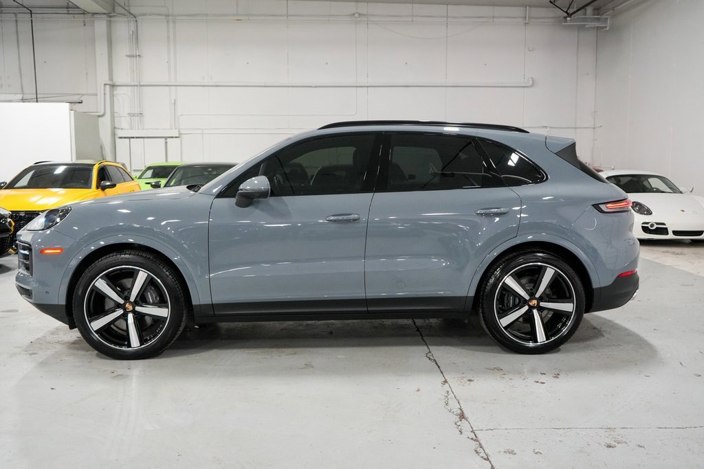 Used 2024 Porsche Cayenne image 2