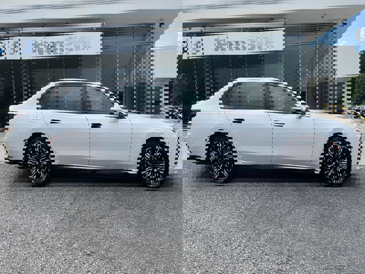 Used 2025 BMW i7 xDrive60 image 9