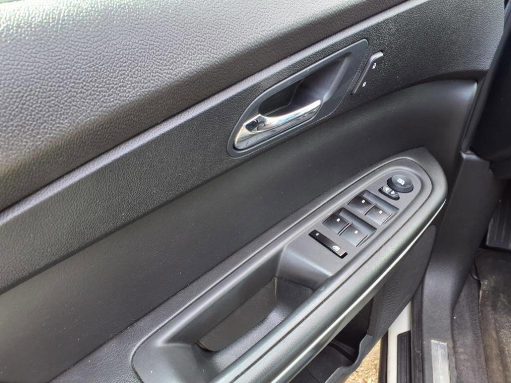 Used 2011 GMC Acadia SLE image 13