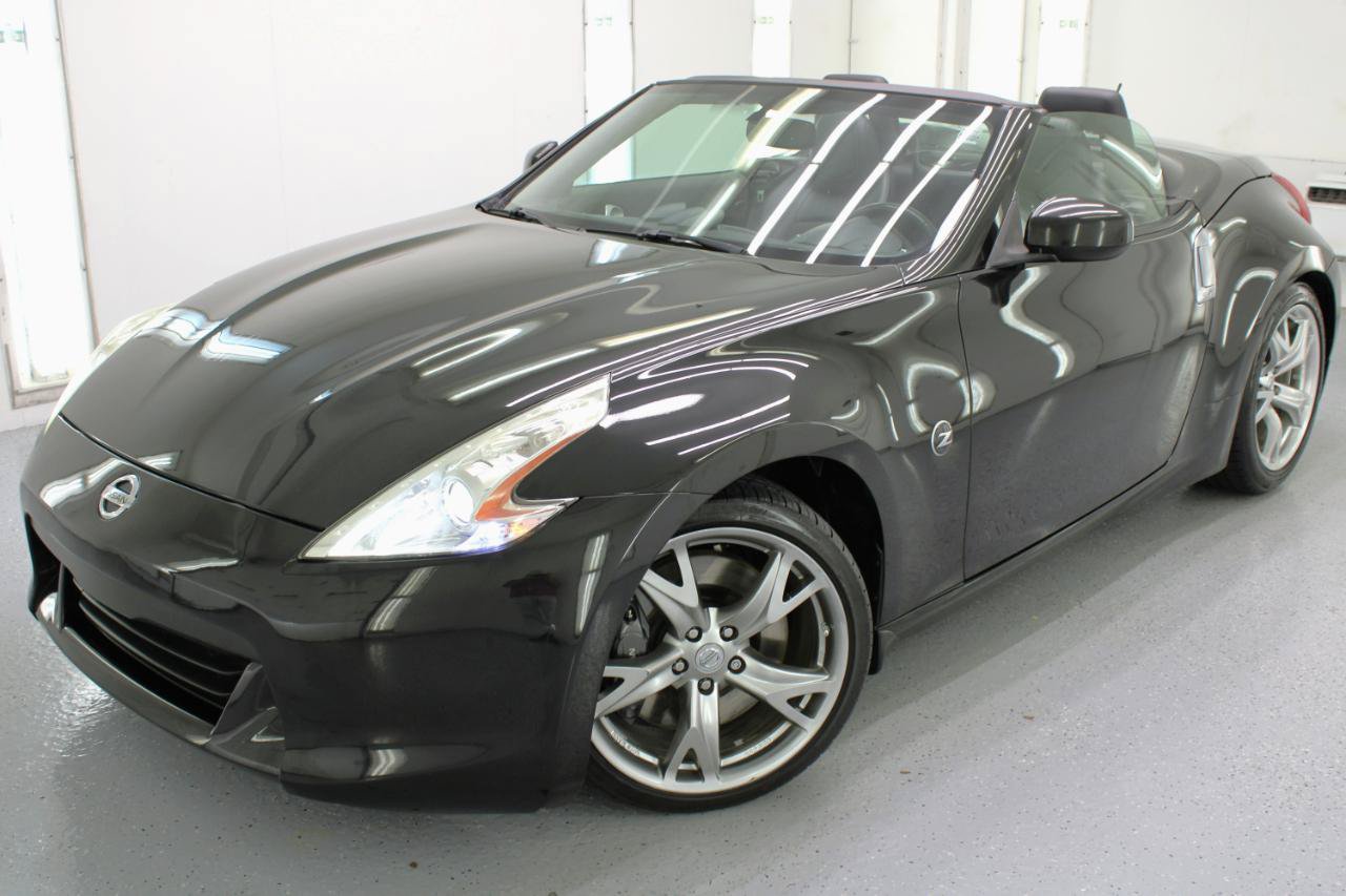 Used 2010 Nissan 370Z Touring w/ Sport Pkg RWD image 2