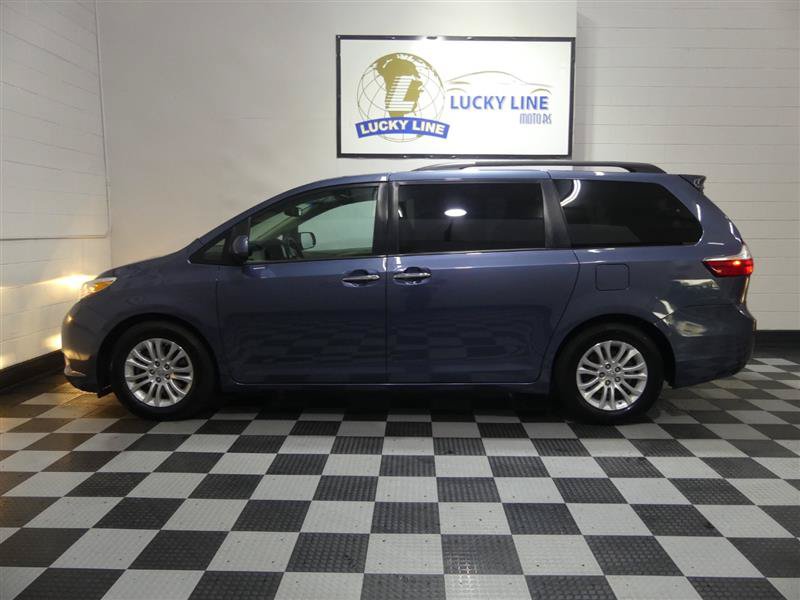 Used 2015 Toyota Sienna XLE FWD image 7