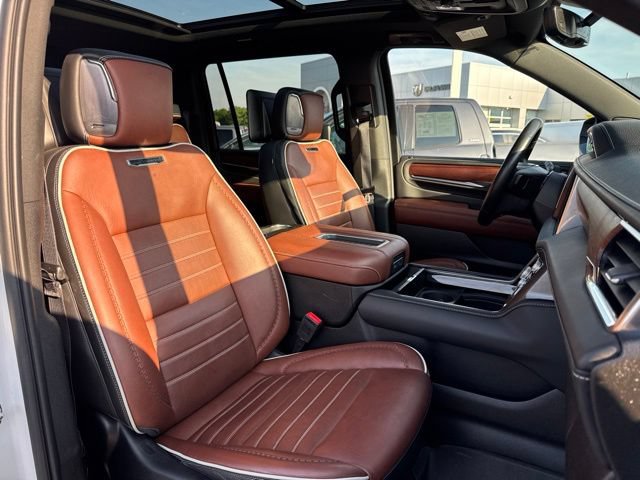Used 2023 GMC Yukon XL Denali Ultimate AWD/4WD image 32