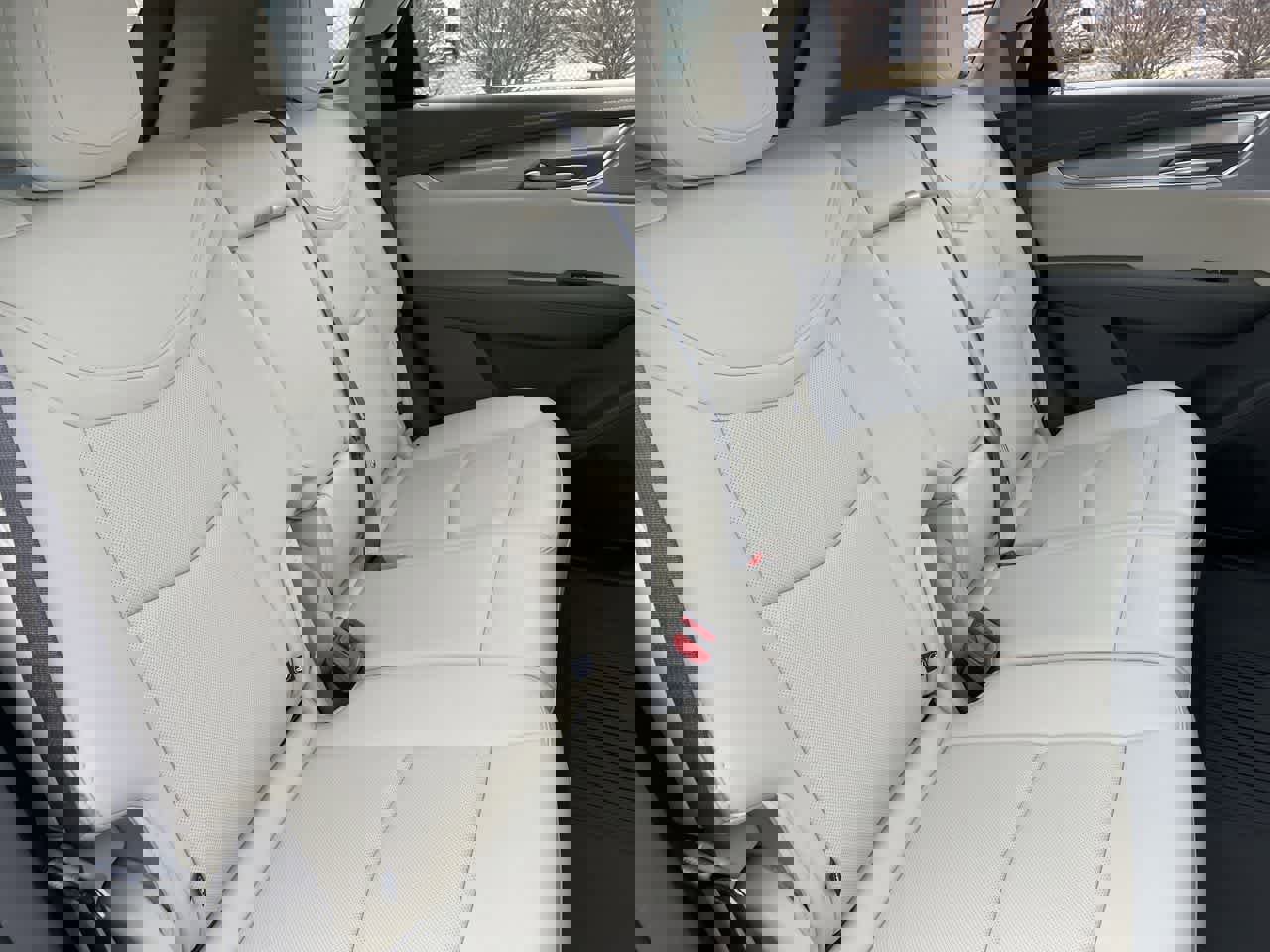 Certified 2025 Cadillac XT5 Premium Luxury w/ LPO, Floor Liner Package image 15