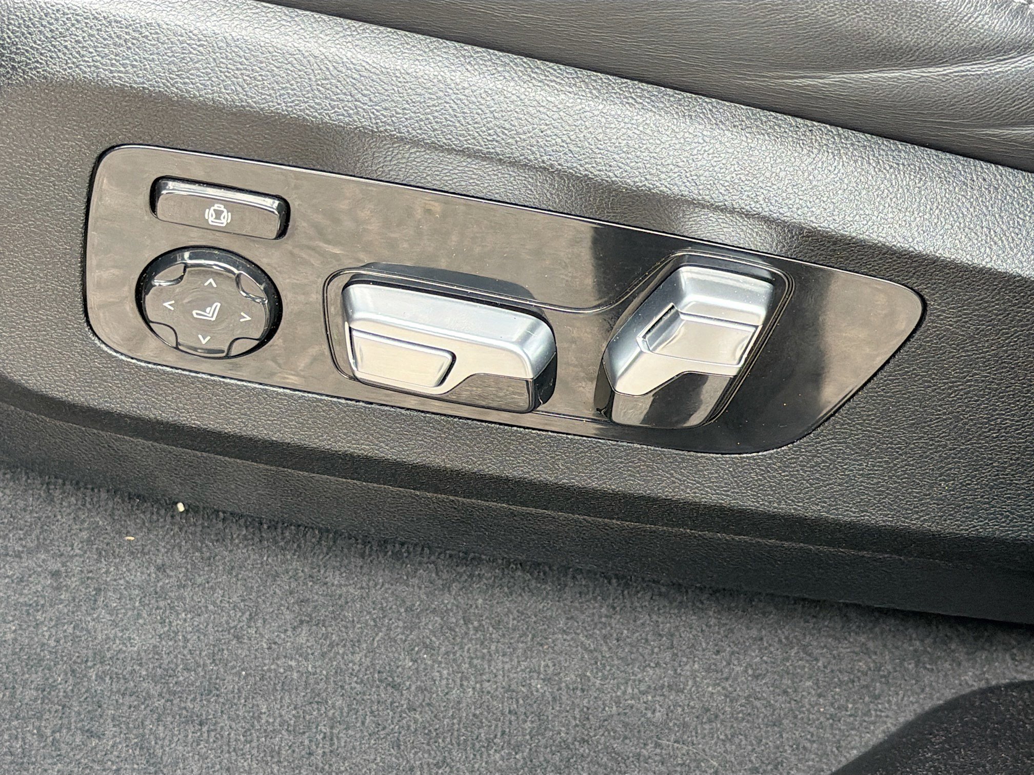 Used 2023 BMW X6 M w/ Competition Package image 24