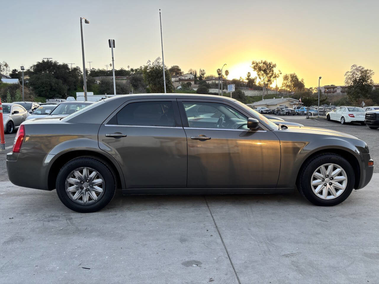 Used 2008 Chrysler 300 LX image 8