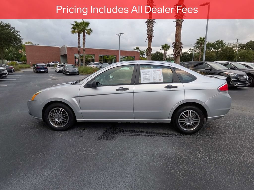 Used 2010 Ford Focus SE FWD image 7