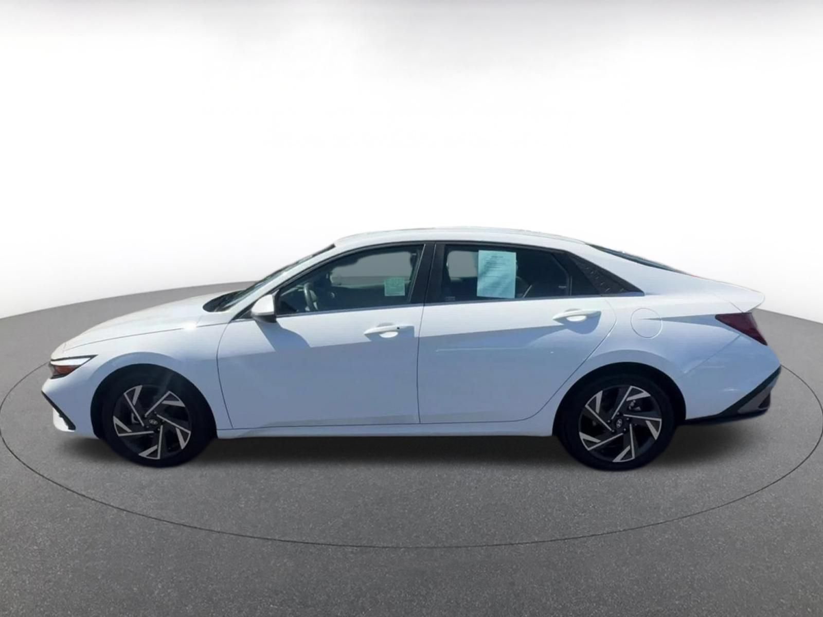Used 2025 Hyundai Elantra SEL FWD image 9