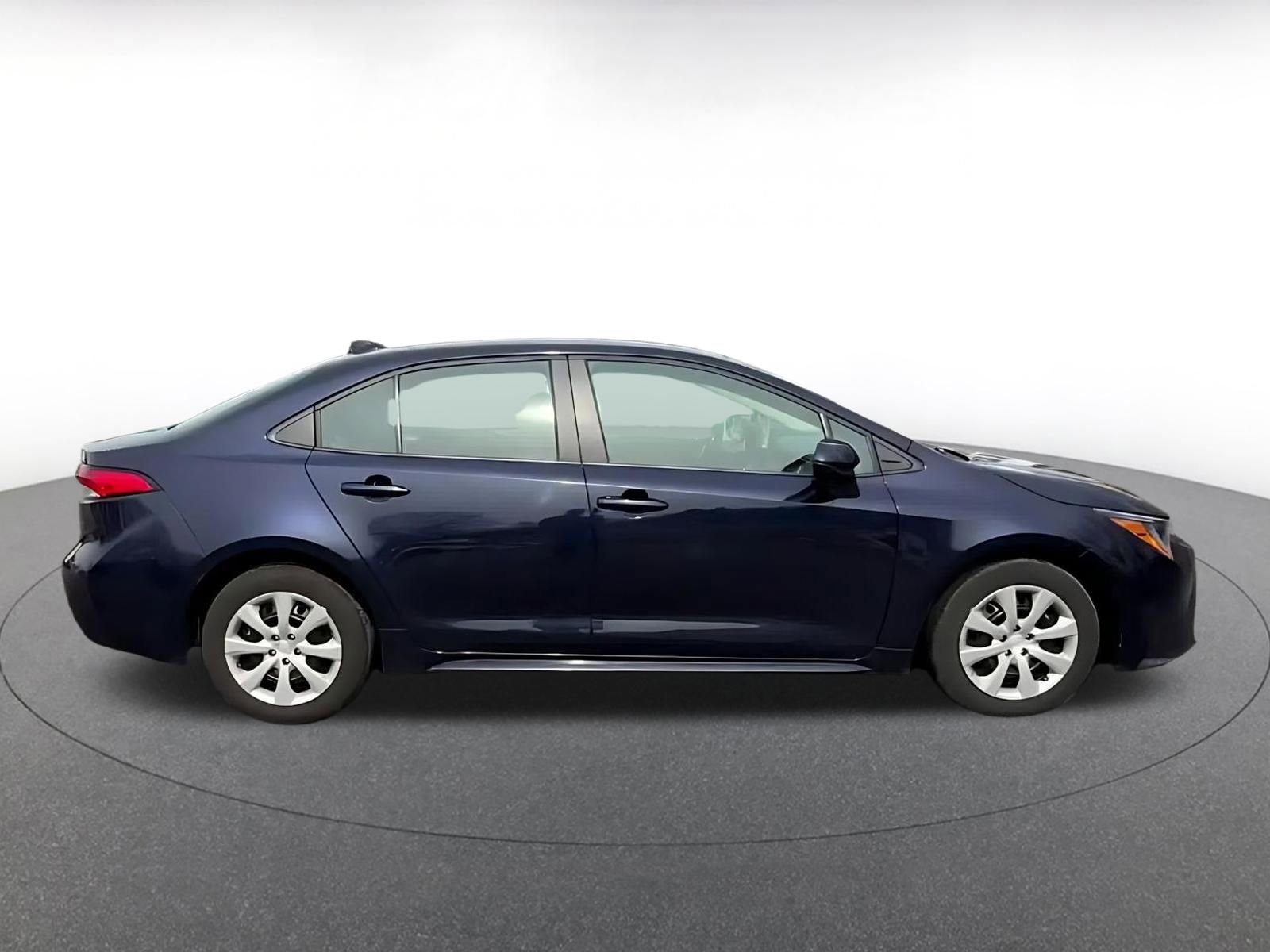 Used 2025 Toyota Corolla LE image 9