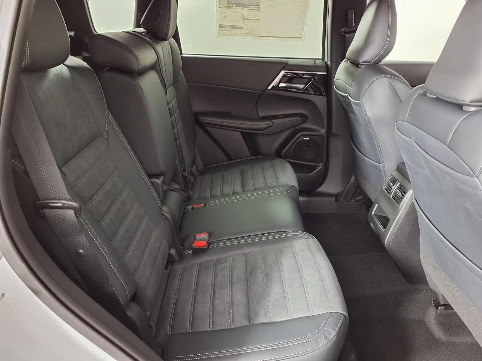 New 2026 Mitsubishi Outlander AWD image 11
