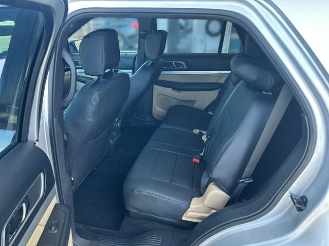 Used 2016 Ford Explorer XLT w/ Equipment Group 201A FWD image 22