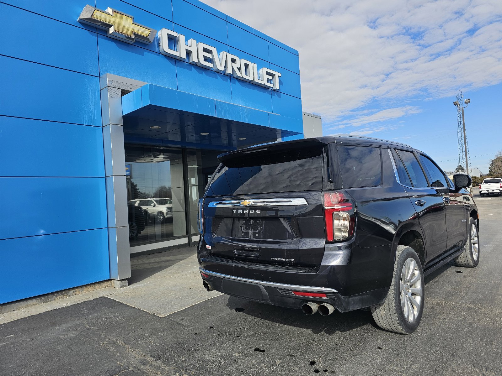 Used 2023 Chevrolet Tahoe Premier w/ Max Trailering Package AWD/4WD image 3