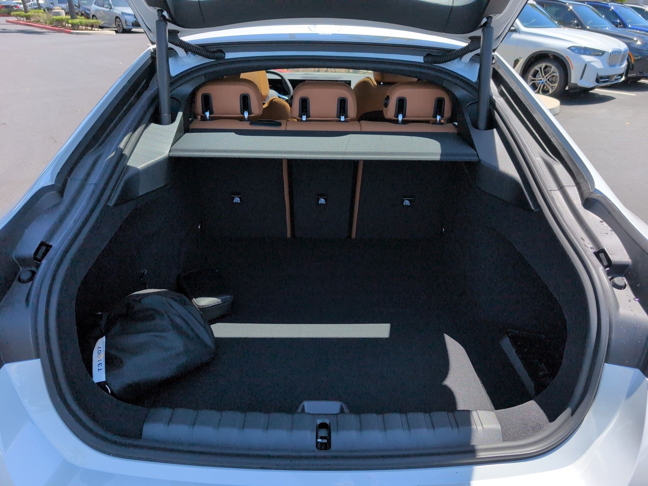 New 2026 BMW i4 eDrive40 w/ Parking Assistance Package RWD image 32