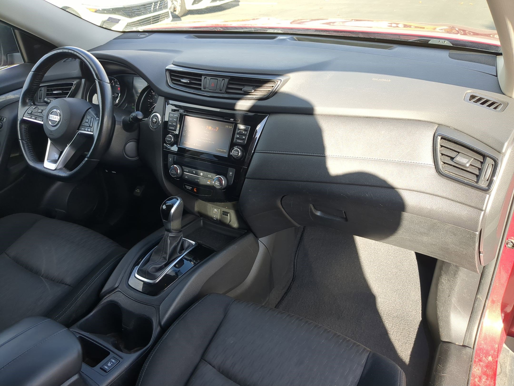 Used 2017 Nissan Rogue SV w/ SV Premium Package image 35