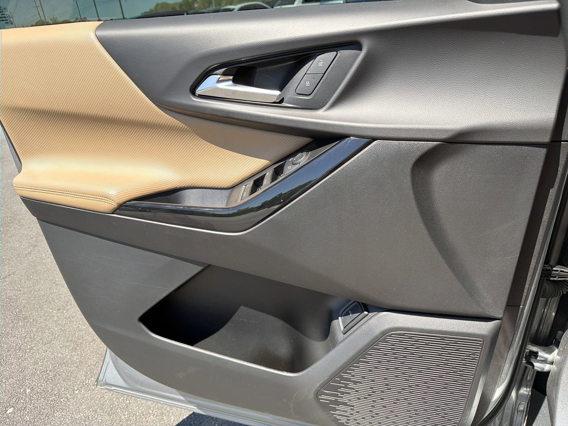 Used 2025 Chevrolet Equinox ACTIV w/ Safety and Technology Package image 17