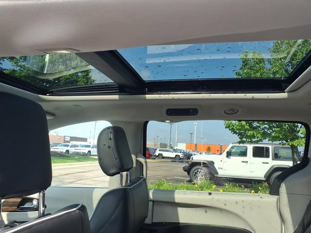 Used 2022 Chrysler Pacifica Limited FWD image 13