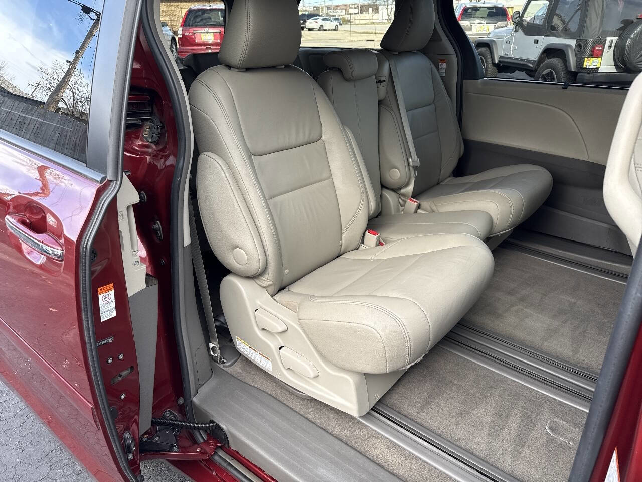 Used 2015 Toyota Sienna image 49