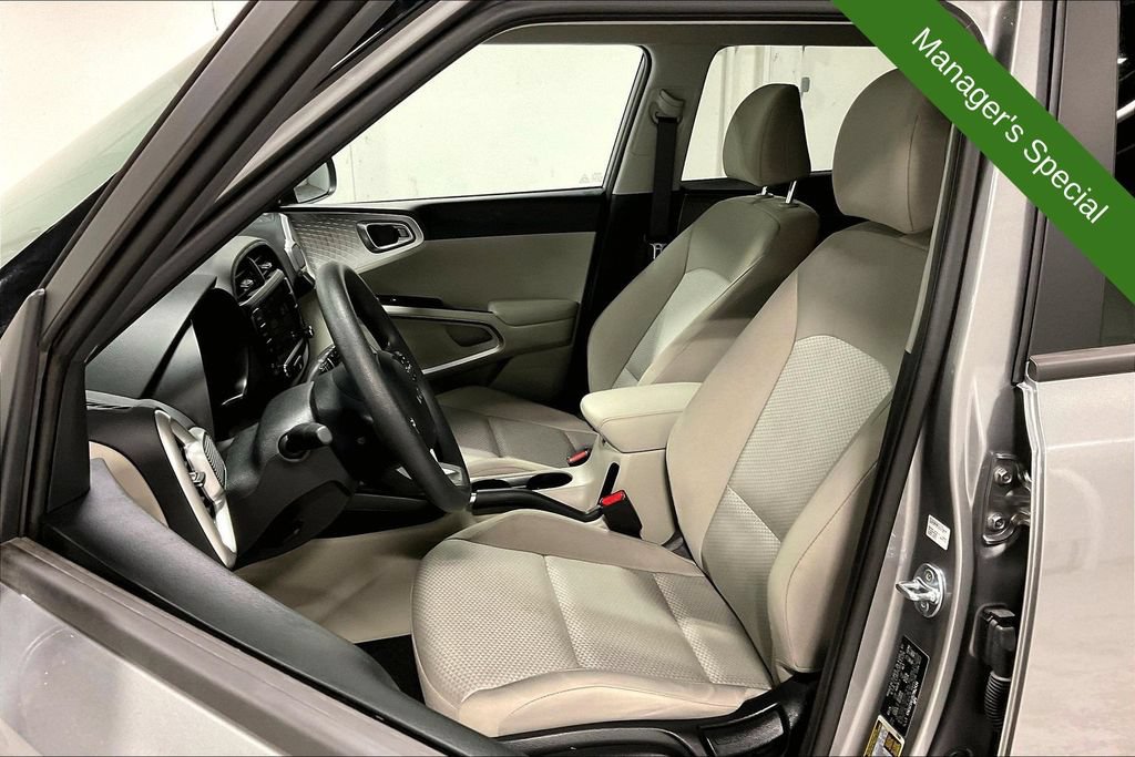 Used 2025 Kia Soul LX w/ LX Technology Package FWD image 28