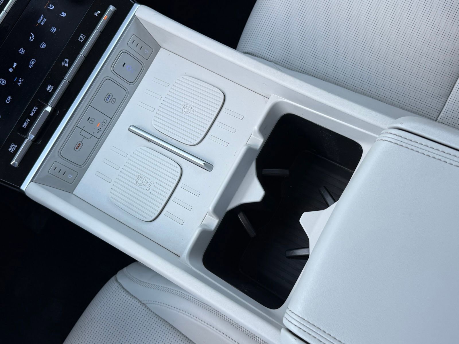 Used 2024 Hyundai Santa Fe Calligraphy image 29