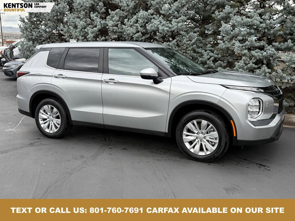 Used 2025 Mitsubishi Outlander ES image 11