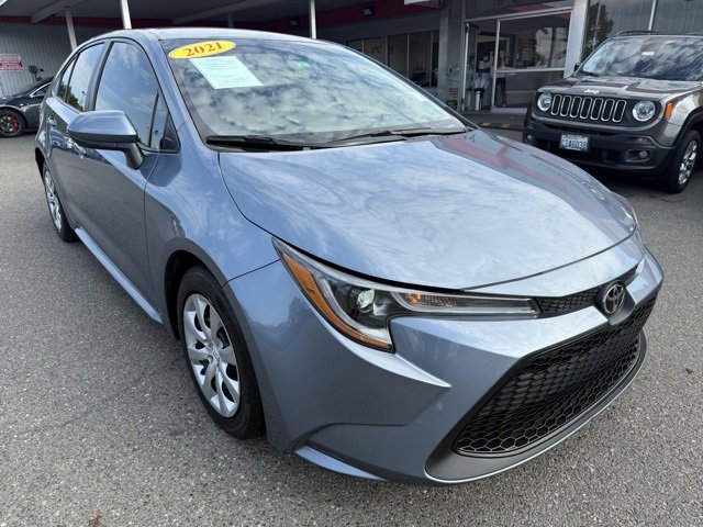 Used 2021 Toyota Corolla LE image 3