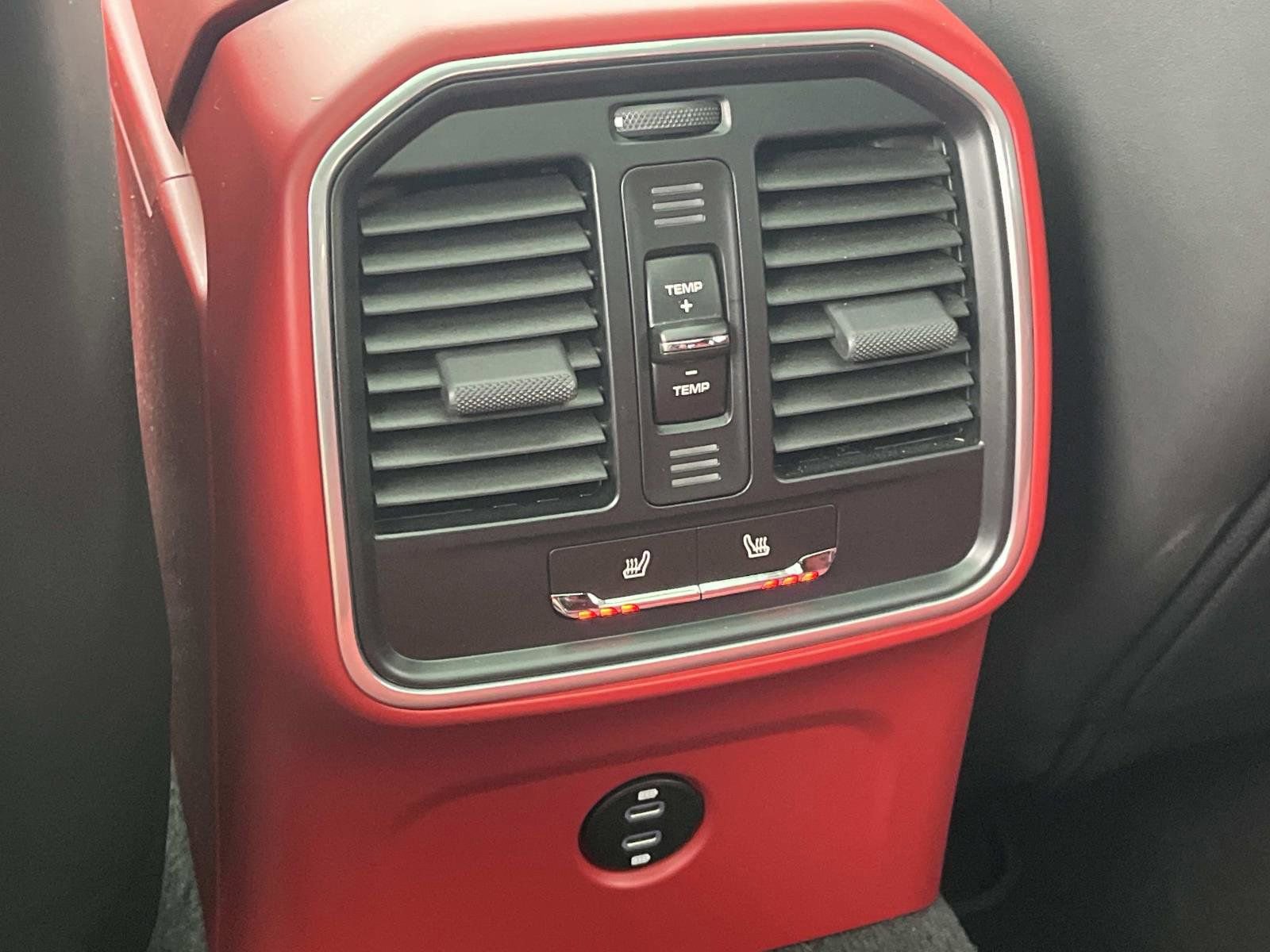 Used 2020 Porsche Macan Turbo image 14