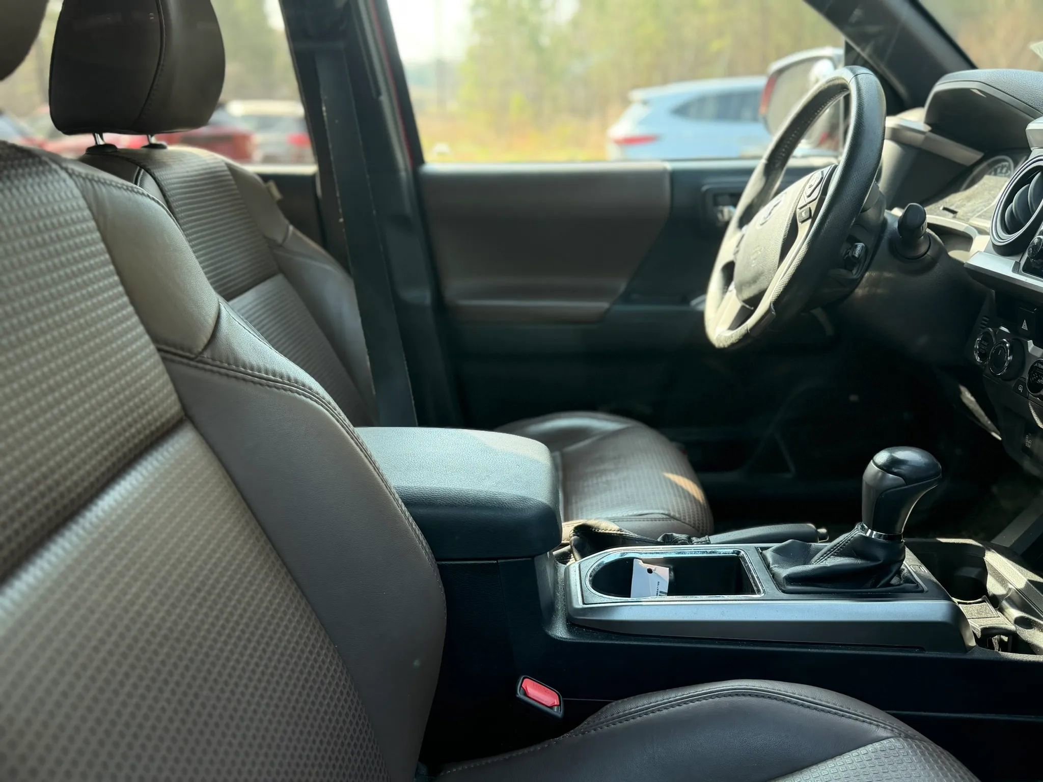 Used 2017 Toyota Tacoma Limited image 4