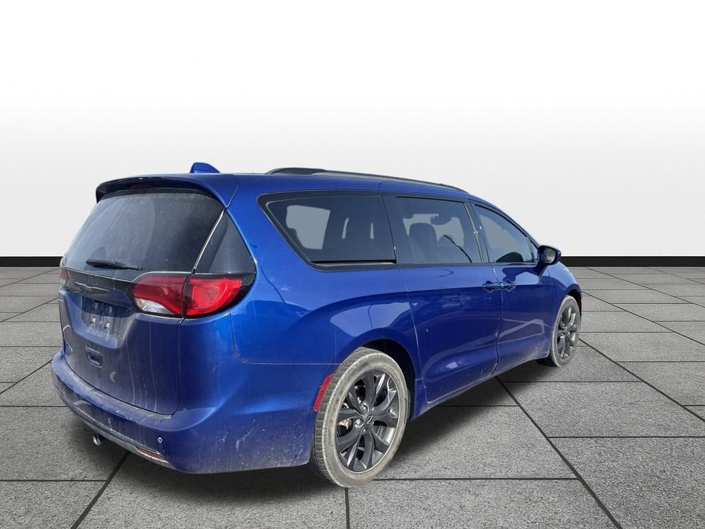 Used 2020 Chrysler Pacifica Touring-L Plus FWD image 5