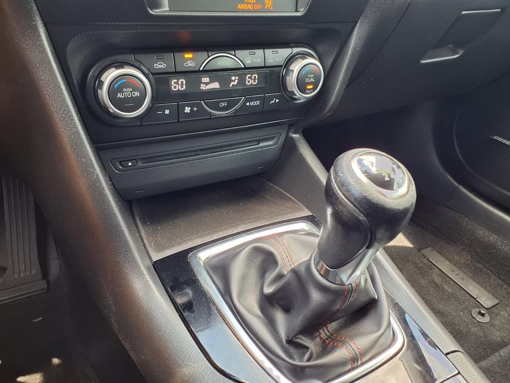 Used 2016 MAZDA MAZDA3 i Touring w/ Popular Equipment Package FWD image 28
