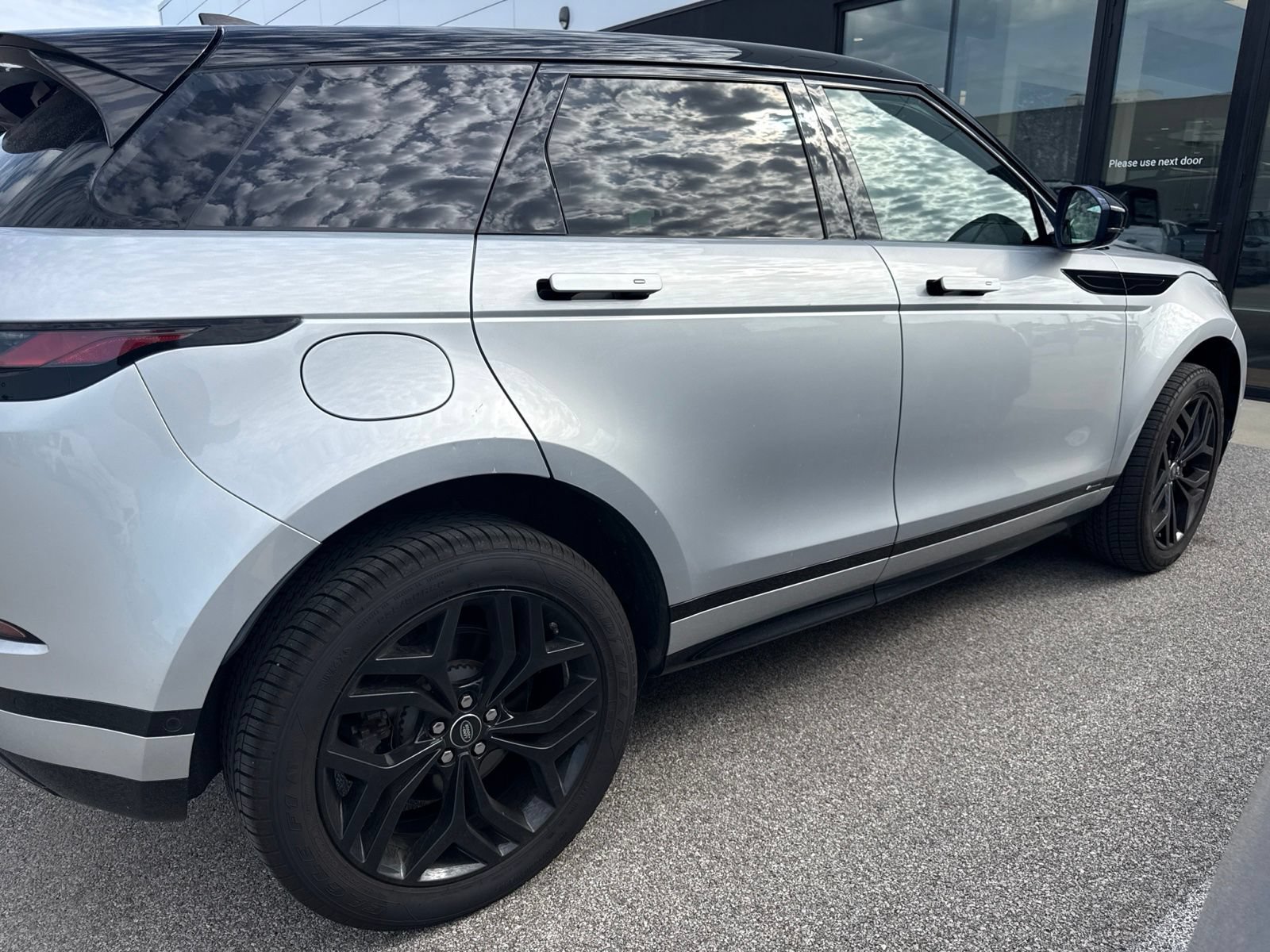 Used 2020 Land Rover Range Rover Evoque R-Dynamic SE AWD/4WD image 3