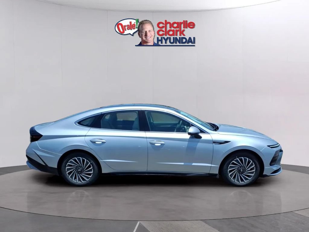 New 2026 Hyundai Sonata Limited FWD image 6