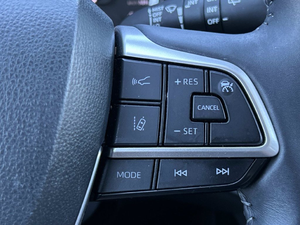 Used 2024 Toyota Highlander LE FWD image 28