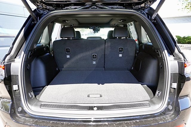 New 2026 Jeep Grand Cherokee Limited w/ Limited Altitude Package AWD/4WD image 16