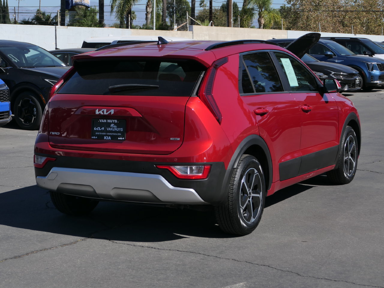 Certified 2024 Kia Niro EX FWD image 2
