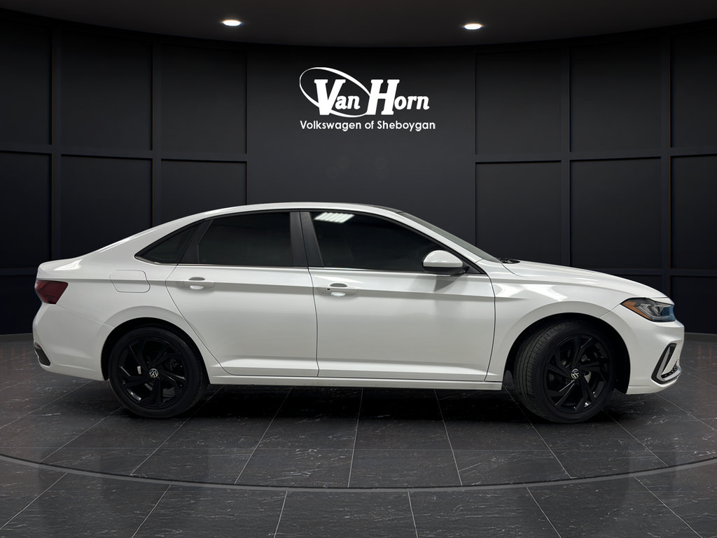 Used 2025 Volkswagen Jetta SE w/ Sunroof Package FWD image 8