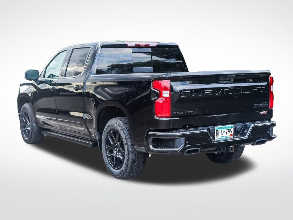 Used 2025 Chevrolet Silverado 1500 High Country w/ Midnight Edition AWD/4WD image 3