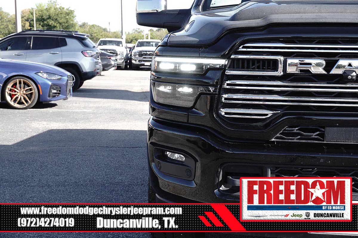 Used 2025 RAM 3500 Laramie AWD/4WD image 44