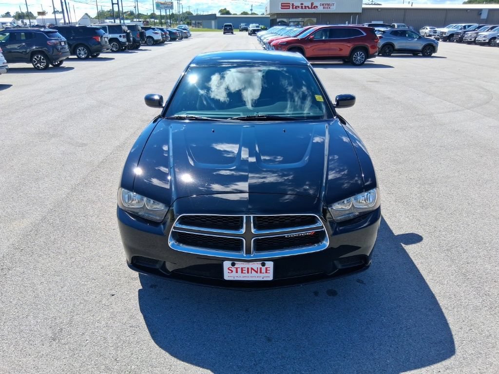 Used 2013 Dodge Charger SE RWD image 3