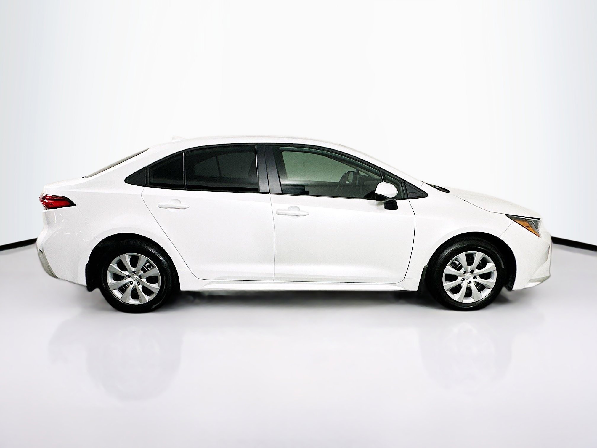 Used 2025 Toyota Corolla LE image 10