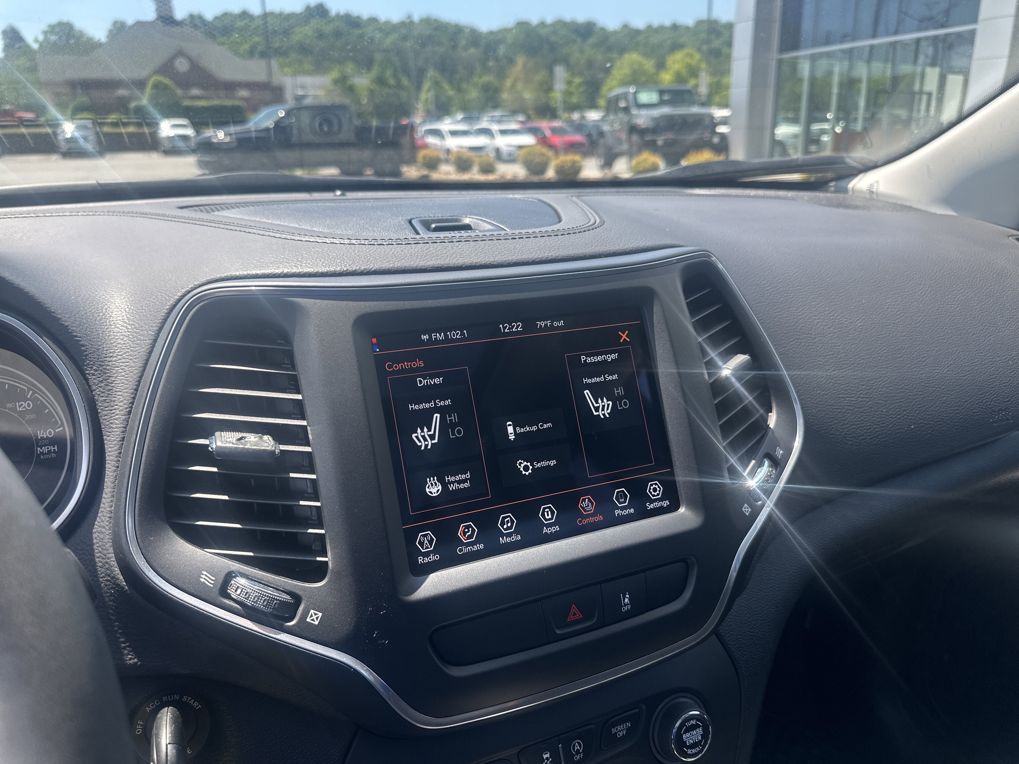 Used 2022 Jeep Cherokee Latitude w/ Sun & Sound Group AWD/4WD image 39