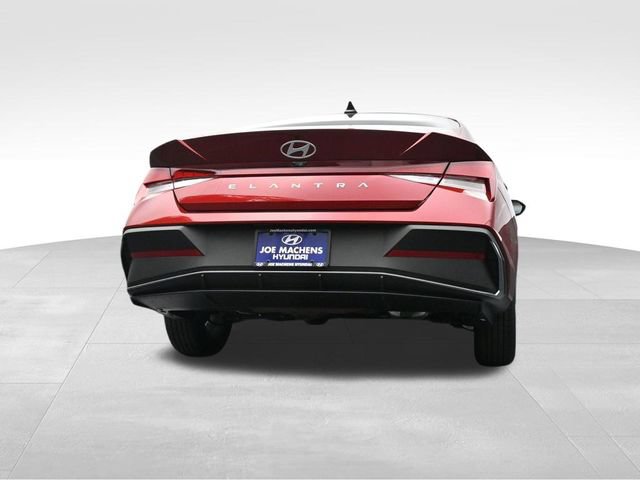 Certified 2026 Hyundai Elantra SE FWD image 35