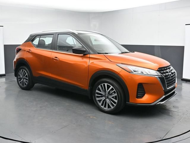 Used 2024 Nissan Kicks SV FWD image 2